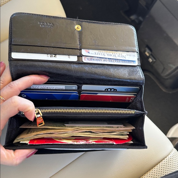 Good quality pink leather Prada wallet! - Picture 6 of 11